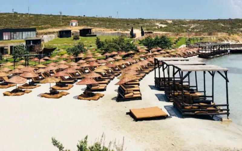 Plage Isolée Beach Club Alaçatı