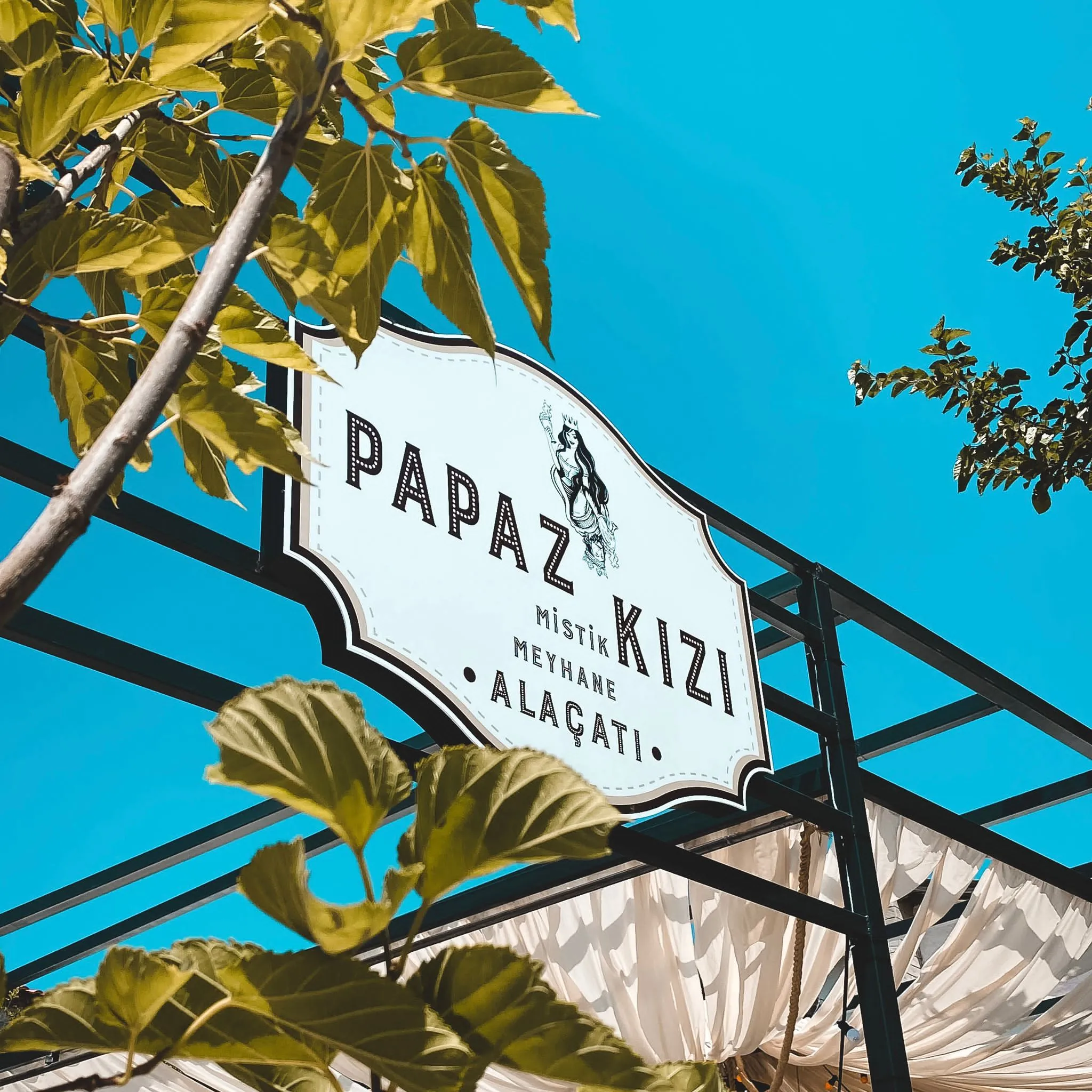 Papaz Kızı Alaçatı Meyhane