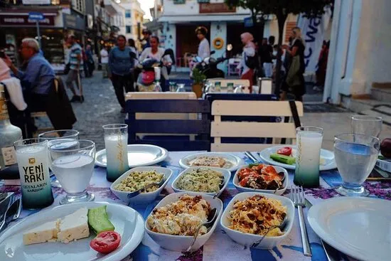 Leonun Meyhanesi Çeşme